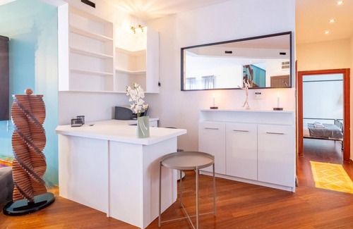 Asmali Mescit Apartment | Missafir Flat with Terrace near Istiklal Street