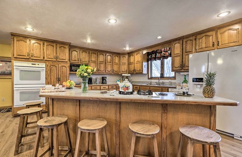 Buffalo House | Missouri Getaway w/Pasture Views & Patio!