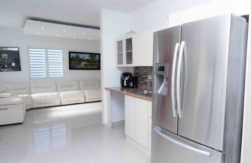 Rio House | Mistic River Nature + City in Beverly Hills Guaynabo | Pool + Parking