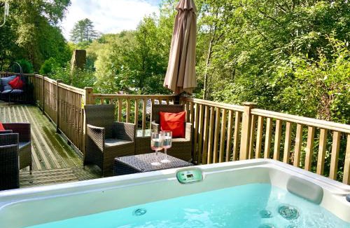 Troutbeck Bridge House | Mistletoe One Luxury Lodge with Hot Tub Windermere