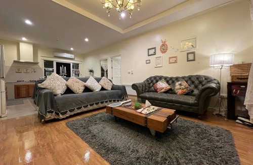 Khao Kho Villa | Misty English Cottage