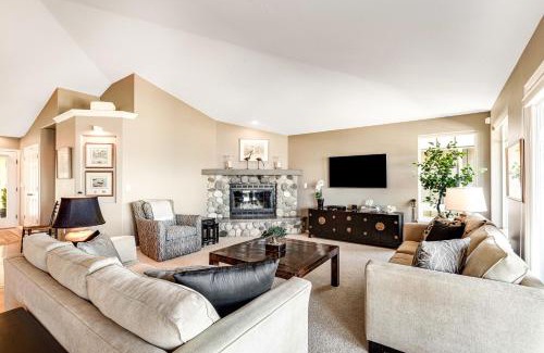 Freeland House | Misty Lady at Water's Edge