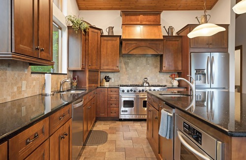 Clyde House | Misty Mountain with Luxury Views!
