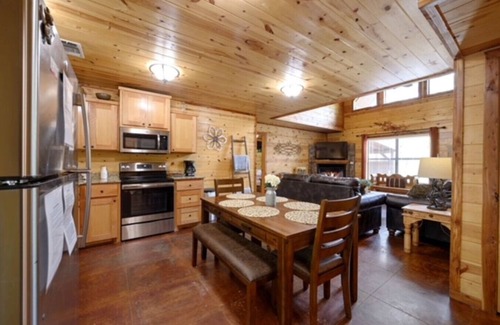 Broken Bow Cabin | Misty Pine Retreat Lodge
