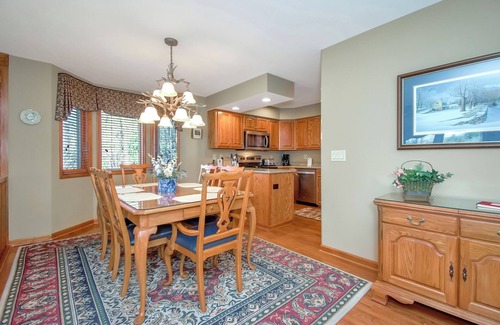 Blowing Rock Condo | Mitchell 2 | Fireplace, Restaurant, Pool, Spa