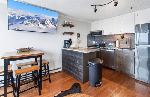 Snowshoe Apartment | ML194 1st Floor No Elevator Great Views Deck WiFi