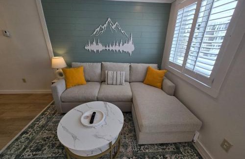 Snowshoe Apartment | ML322 Best Location On The Mtn WiFi Gated Parking