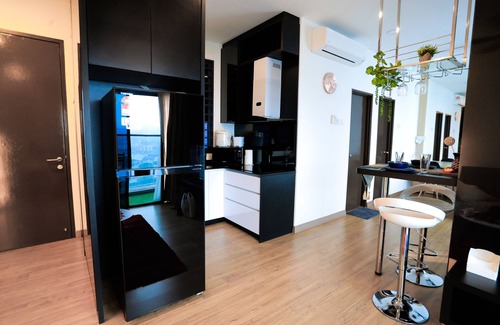 Kampung Bukit Dukong Apartment | MLH Deluxe Studio Suites @ Landmark Residence with Stunning KL City & Pool View