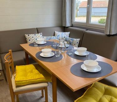 La Boissiere-de-Montaigu Apartment | Mobil Home cosy 5 personnes proche du Puy Du Fou