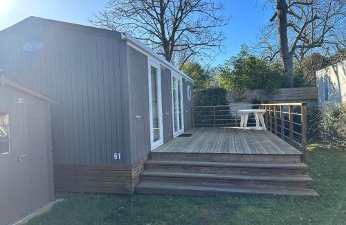 Jullouville-les-Pins House | Mobil-home Confort 2 chambres, Piscine chauffée, 200 m de la plage, Parking et Wi-Fi inclus - FR-1-361A-77
