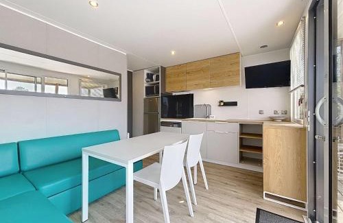 Jullouville-les-Pins House | Mobil-home Grand Confort à 200m plage, camping avec piscine, terrasse, WiFi inclus - 4 pers. - FR-1-361A-37