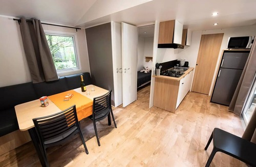 Die House | Mobil-home Premium Trendy 28m2 in der Nähe von Fluss- 2 Schlafzimmer + überdachte Terrasse - 4 Personen