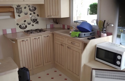 Sainte-Jalle House | Mobile Home 'Camping Sainte-Jalle' with Mountain View, Shared Pool and Wi-Fi