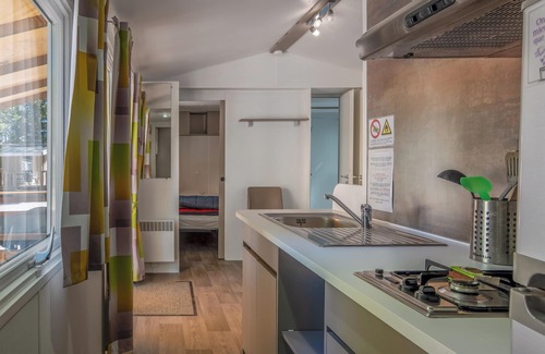 Lavilledieu House | Mobile Home 'Confort D - 1-5 People' with Shared Pool, Private Terrace and Shared Garden