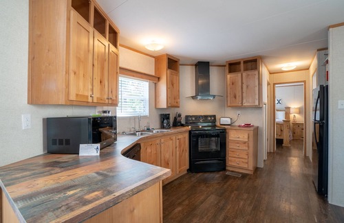 Royal House | Mobile Home E-1 at Safe Harbor Brady Mountain on Lake Ouachita!