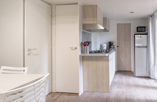 Lavilledieu House | Mobile Home 'Mobil-home B - 1-6 Pers' with Shared Pool, Private Terrace and Shared Garden