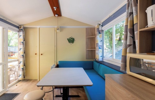 Lavilledieu House | Mobile Home 'Mobil-home D - 1-6 Pers' with Shared Pool, Private Terrace and Shared Garden