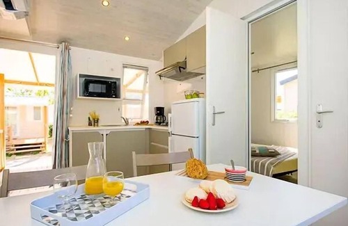 Wanroij House | Mobilheim - Raised Terrace
