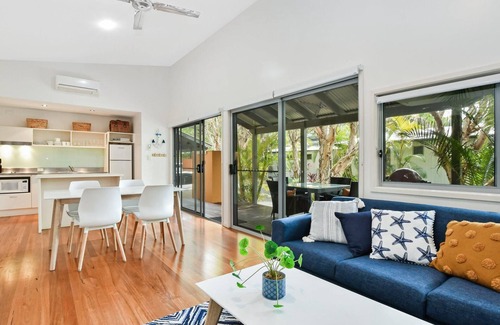 Boomerang Beach Apartment | Mobys Beach House #08