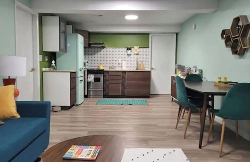 Edgewood Apartment | Mod LodgenFamily Friendly nDIY BreakfastnEV charging