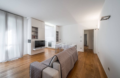 Buon Pastore-Sant'Agnese-San Damaso Apartment | Modena City Lux near Policlinico