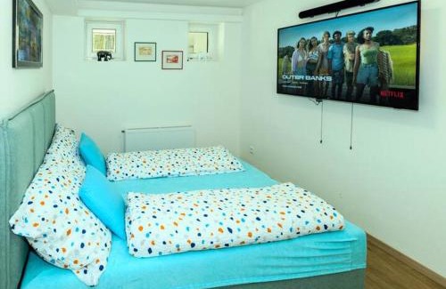 Hanspaulka Apartment | Moderní apartmán s terasou - 15 min Letiště - Parkování na pozemku zdarma