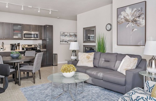 Kingfield Apartment | Modern 1-Bd Apartment#Desk#Fast WiFi#Walk to Uptown#Keurig+Coffee#Roku TV