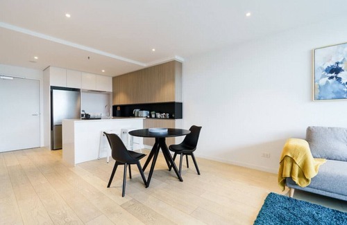 Flemington Apartment | Modern 1 Bed Opposite Racecourse