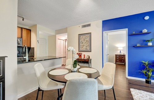 Downtown West Palm Beach Condo | Modern 1-Bedroom Condo w/Gym, Pool & Covered Parking in Downtown WPB