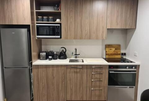 Christchurch City Centre Apartment | Modern 1 Bedroom Apartment across from Hagley Park