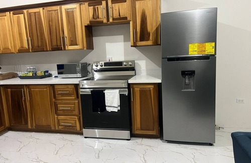 Constant Spring Apartment | Modern 1-bedroom apartment with AC, WiFi in Kingston
