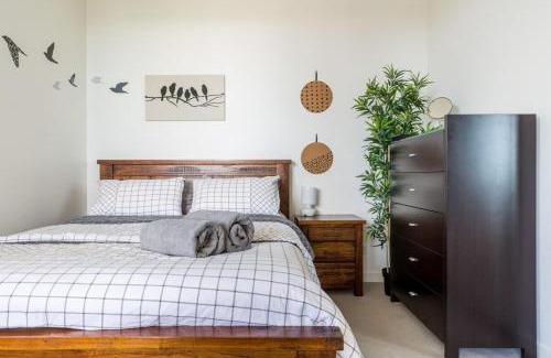 Parkville Apartment | Modern 1 Bedroom in Tranquil Parklands