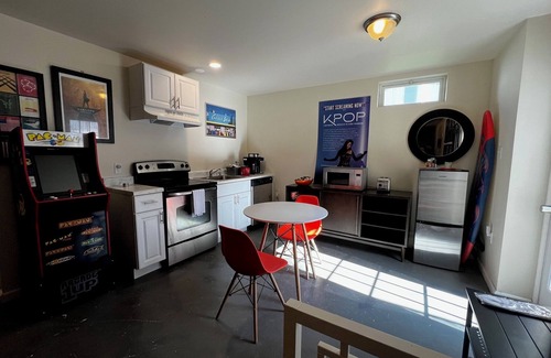 Severn House | Modern 1 Bedroom Oasis in the Center of Everywhere in Severn, Maryland
