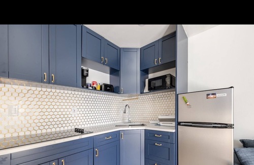 West New York Apartment | Modern 1 bedroom apartment conveniently located 25 minutes from the heart of NYC