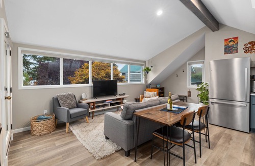 Mukilteo Apartment | Modern 1 BR apt in Old Town w/view. Walk to beach.