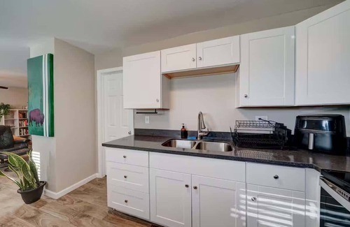 Camelback East House | Modern 1-BR House | Pool | Putting green | Central