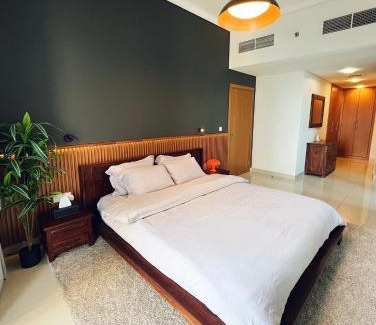 Dubai Apartment | Modern 1 BR in Dubai Marina w Balcony, steps to Tram