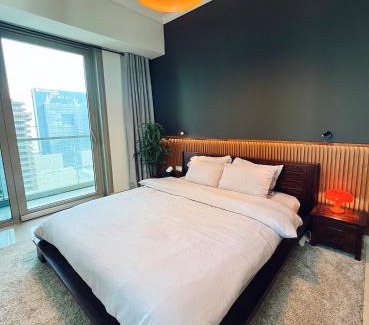 Dubai Apartment | Modern 1 BR in Dubai Marina w Balcony, steps to Tram