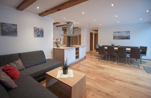 Bichlbach Apartment | modern 100m² apartment, Gästehaus Sonne, free bathing lake, 100m to the ski area