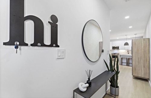 Communipaw Apartment | Modern 1Bd 1Ba Full Kitchen Private Exec. Suite · Jersey City ·20min to NYC!