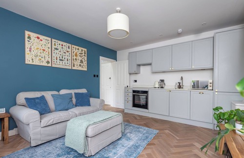 Sydenham Apartment | Modern 1BD with Private Outdoor Space in Sydenham