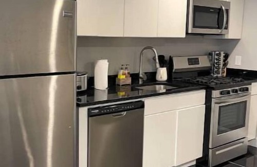 Albany Apartment | ★MODERN 1BR Apt w/PRIVATE deck! W/D★