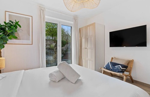 Hollerich Apartment | Modern 1BR Apt with Balcony near City Center