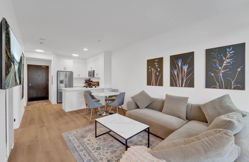 Bloor-Yorkville Apartment | Modern 1BR Condo in Yorkville