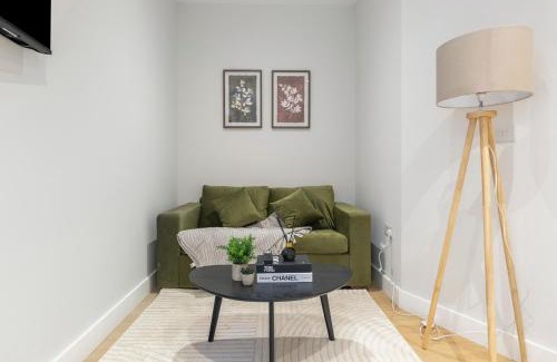 Golders Green Apartment | Modern 1BR Flat Sofa Bed Sleeps 4 The Willow