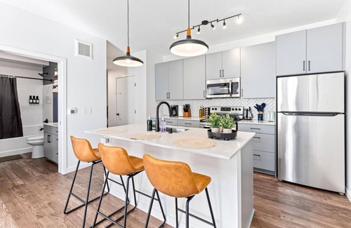 Uptown Apartment | Modern 1BR in Uptown | Walkable & Stylish
