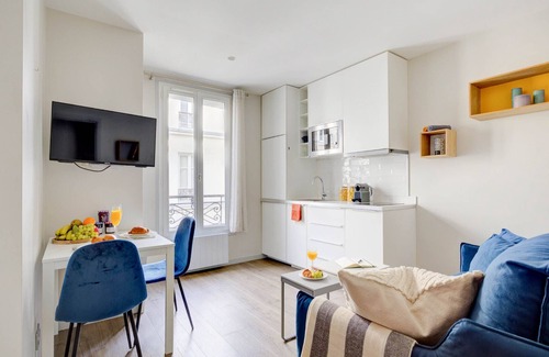 7th Arrondissement Apartment | Modern 1BR near Eiffel Tower