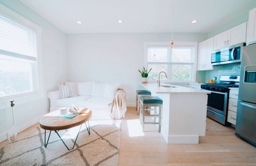 Queens House | Modern 1BR, Rockaway Beach w/Parking/W&D/Wi-Fi
