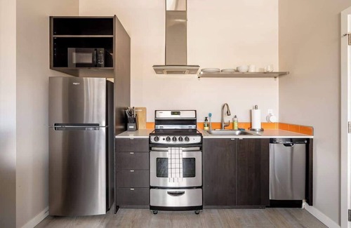 Ladd's Addition Apartment | Modern 1BR Walk to Dining & Bars Fast WiFi + AC