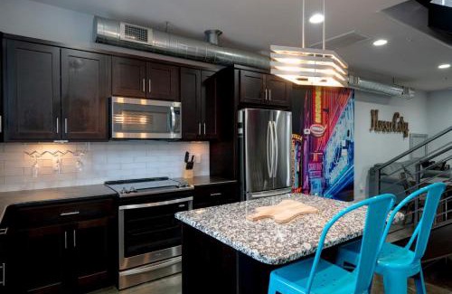 Cleveland Park House | Modern 2 BDR Townhome Minutes from Downtown